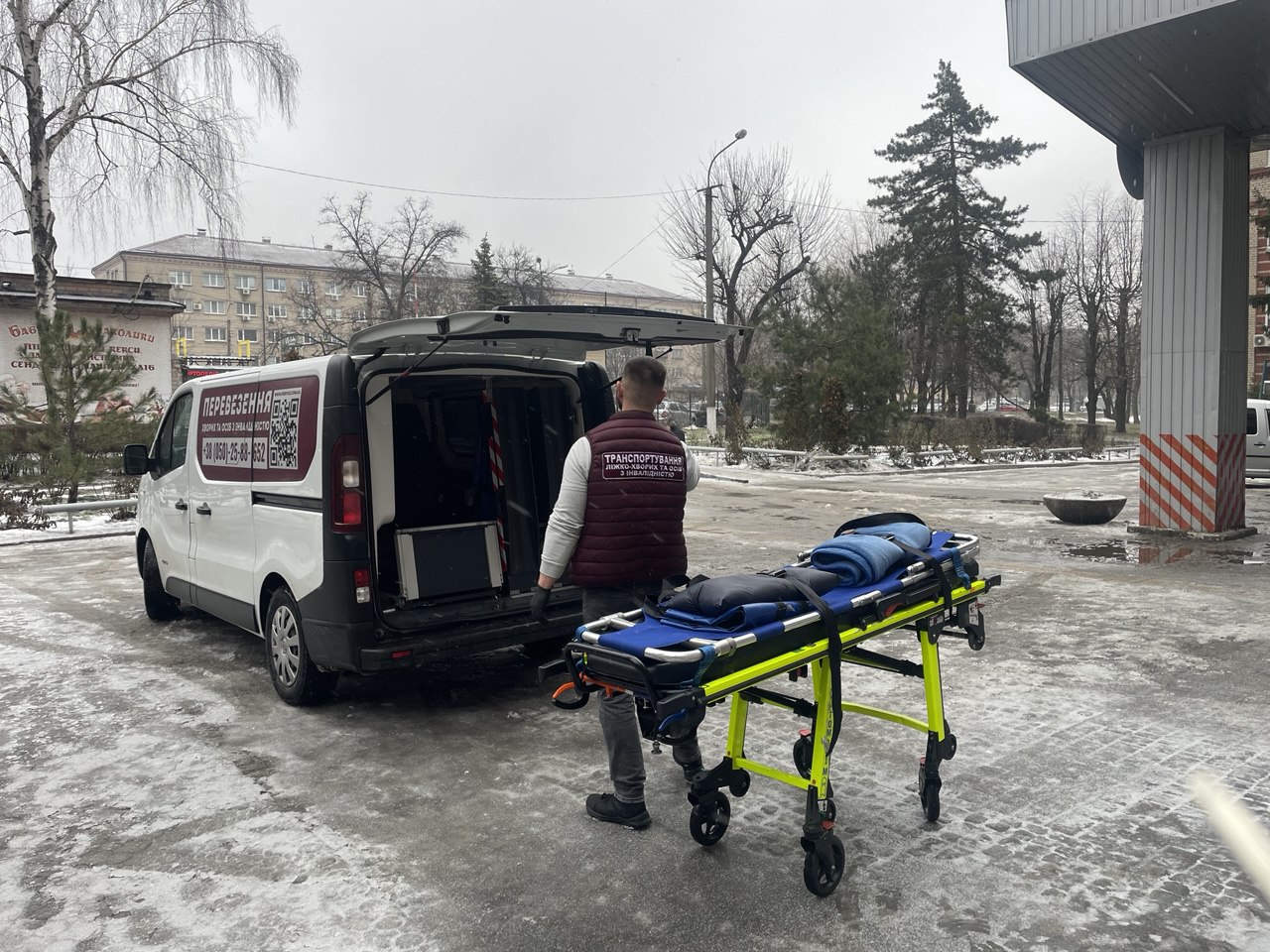 Перевезення лежачих хворих Дніпро–Київ: маршрут і ціна