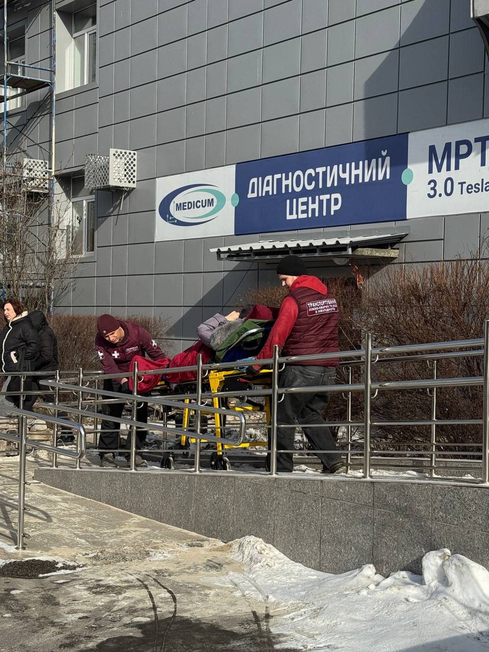 транспортування на КТ, перевезення лежачого на діагностику, перевезення хворого на обстеження, медичне таксі на МРТ