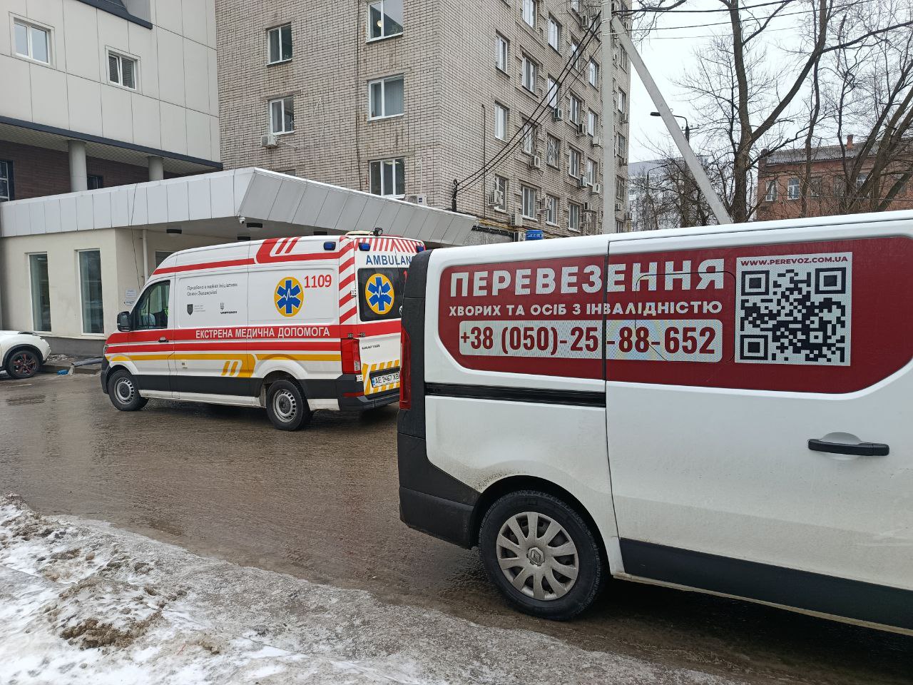 Чим відрізняється швидка допомога від служби перевезення лежачих хворих